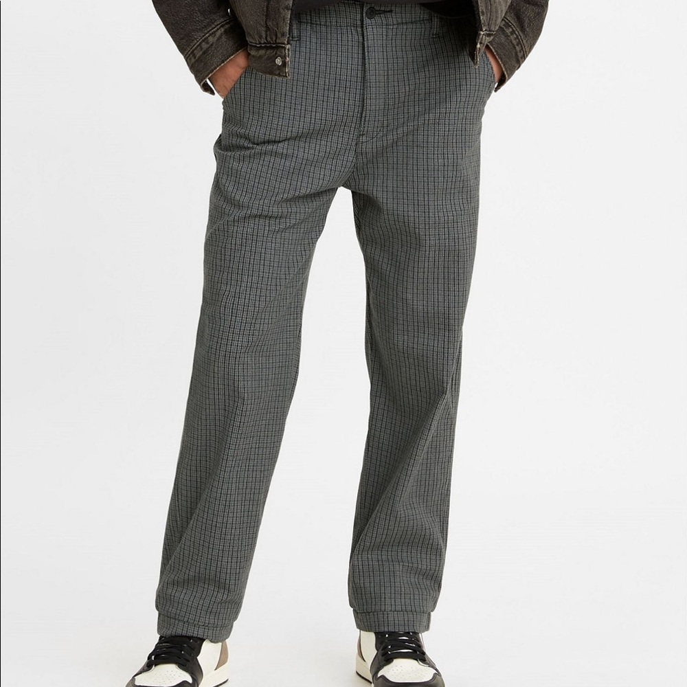 LEVI’S CHINO EZ TAPER PANTS IN SIZE LARGE